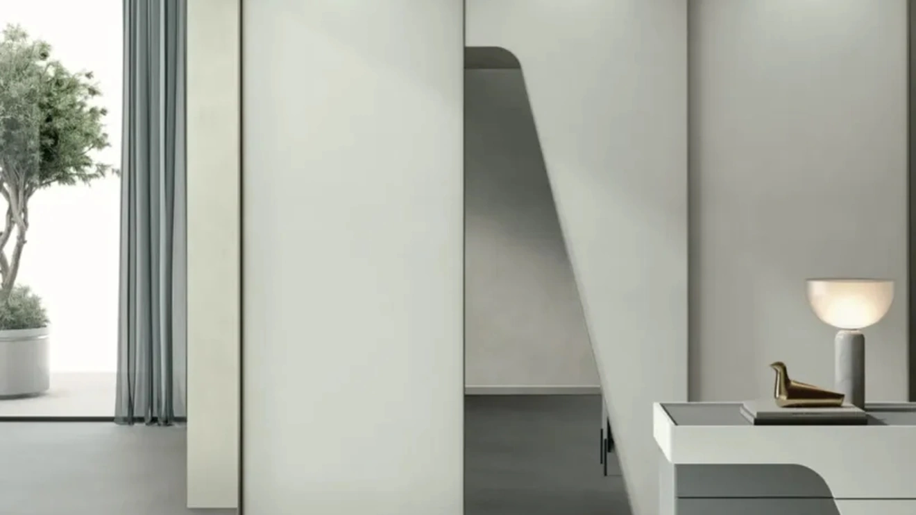 Armadio con anta scorrevole e inserto a specchio Capitol di ArtigianmobiliArmadio con anta scorrevole e inserto a specchio Capitol di Artigianmobili