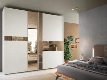 Armadio Composizione 16B con ante scorrevoli in materico effetto legno e inserti a specchio bronzato con e senza decoro di Corso 11