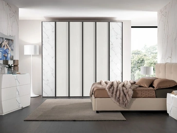 Armadio Evolution in bianco frassinato e vetro effetto marmo di Mobil Più