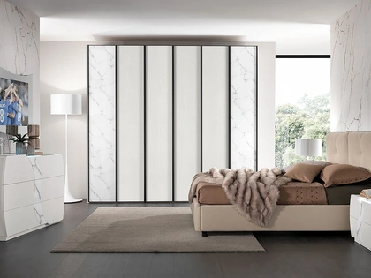 Armadio Evolution in bianco frassinato e vetro effetto marmo di Mobil Più