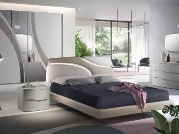 Armadio Levante rovere visone con specchio argento e profili in titanio di Corso 11