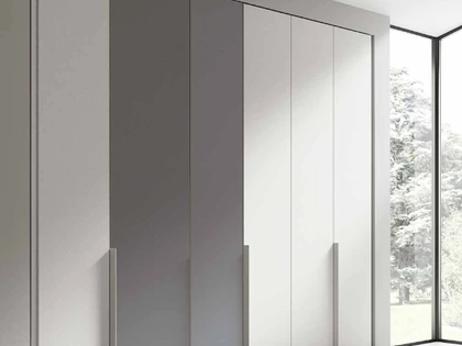 Armadio con ante battenti System Basic Alaska e Grigio di Artigianmobili