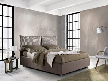 Letto in tessuto imbottito con 2 grandi guanciali poggiatesta Clay di Artigianaletti