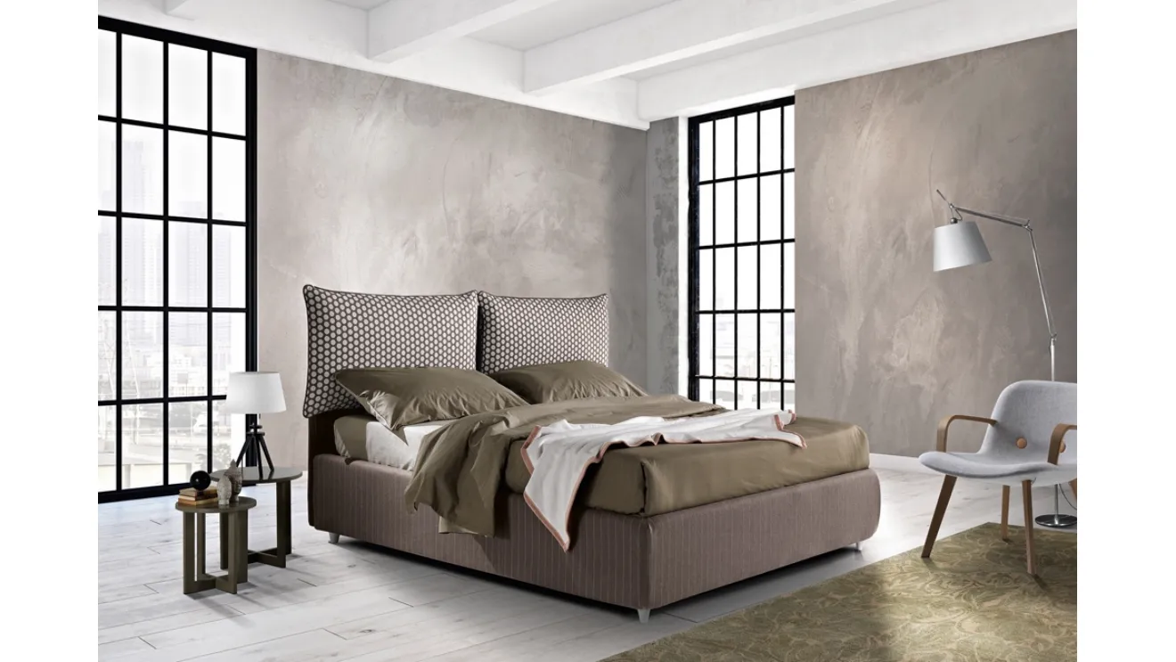 Letto in tessuto imbottito con 2 grandi guanciali poggiatesta Clay di Artigianaletti