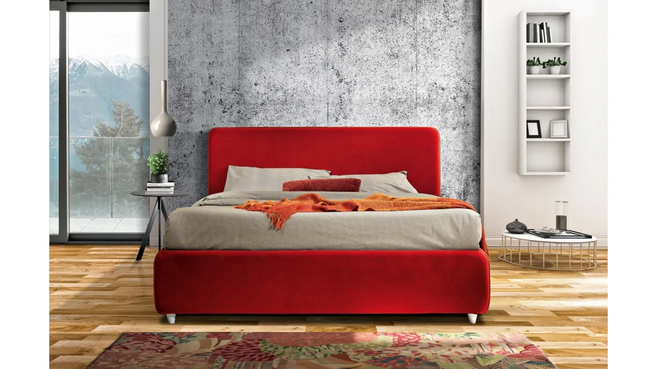 Letto in tessuto color aragosta con testiera Klem di Artigianaletti