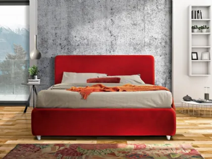 Letto in tessuto color aragosta con testiera Klem di Artigianaletti