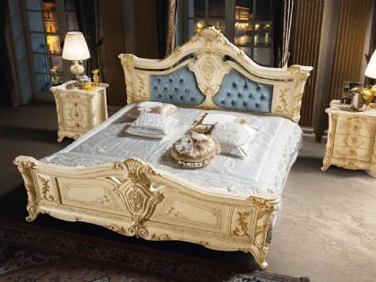 Letto in legno lavorato in foglia d'oro con testiera capitonnè Madame Royale di Mobil Più