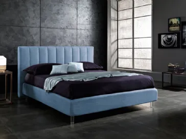 Letto in tessuto azzurro cielo con testiera imbottita Navajo di Artigianaletti