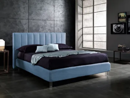 Letto in tessuto azzurro cielo con testiera imbottita Navajo di Artigianaletti