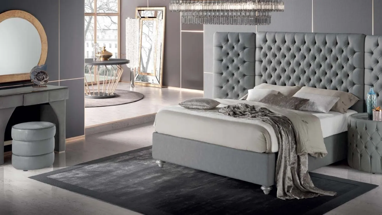 Letto con testiera trapuntata dal design elegante Puccini di Stilfar