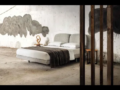 Letto matrimoniale completamente rivestito in tessuto Robin di Veneran