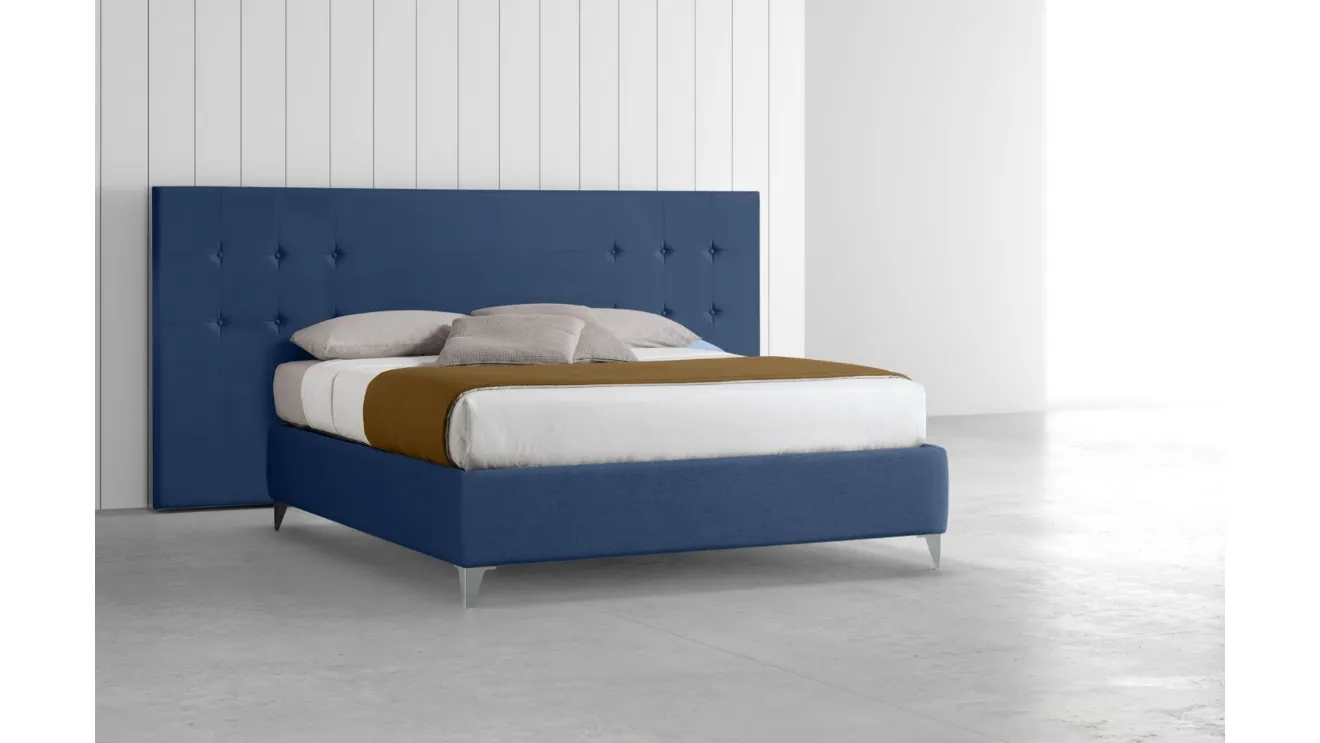 Letto Sommier 127 in tessuto con box contenitore e testiera boiserie a parete di Stilfar Italia