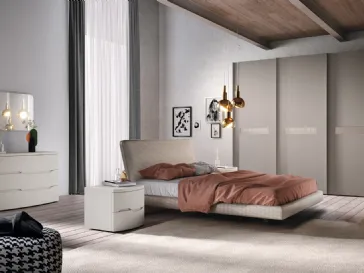 Letto Stilo Liscio con testiera imbottitorivestito tessuto Grigio Beige di Corso 11