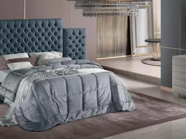 Letto dal design elegante con imponente testiera in tessuto trapuntato Tosca di Stilfar