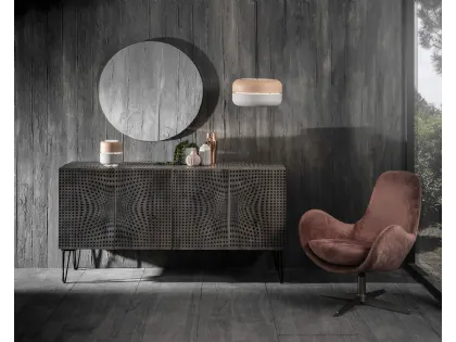 Madia in legno massello di mango con piedini in metallo finita con una particolare lavorazione che riproduce un elegante effetto ottico Nikita di Stones