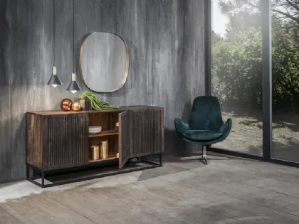 Madia etnica realizzata in legno massello con eleganti fresature verticali Priya di Stones
