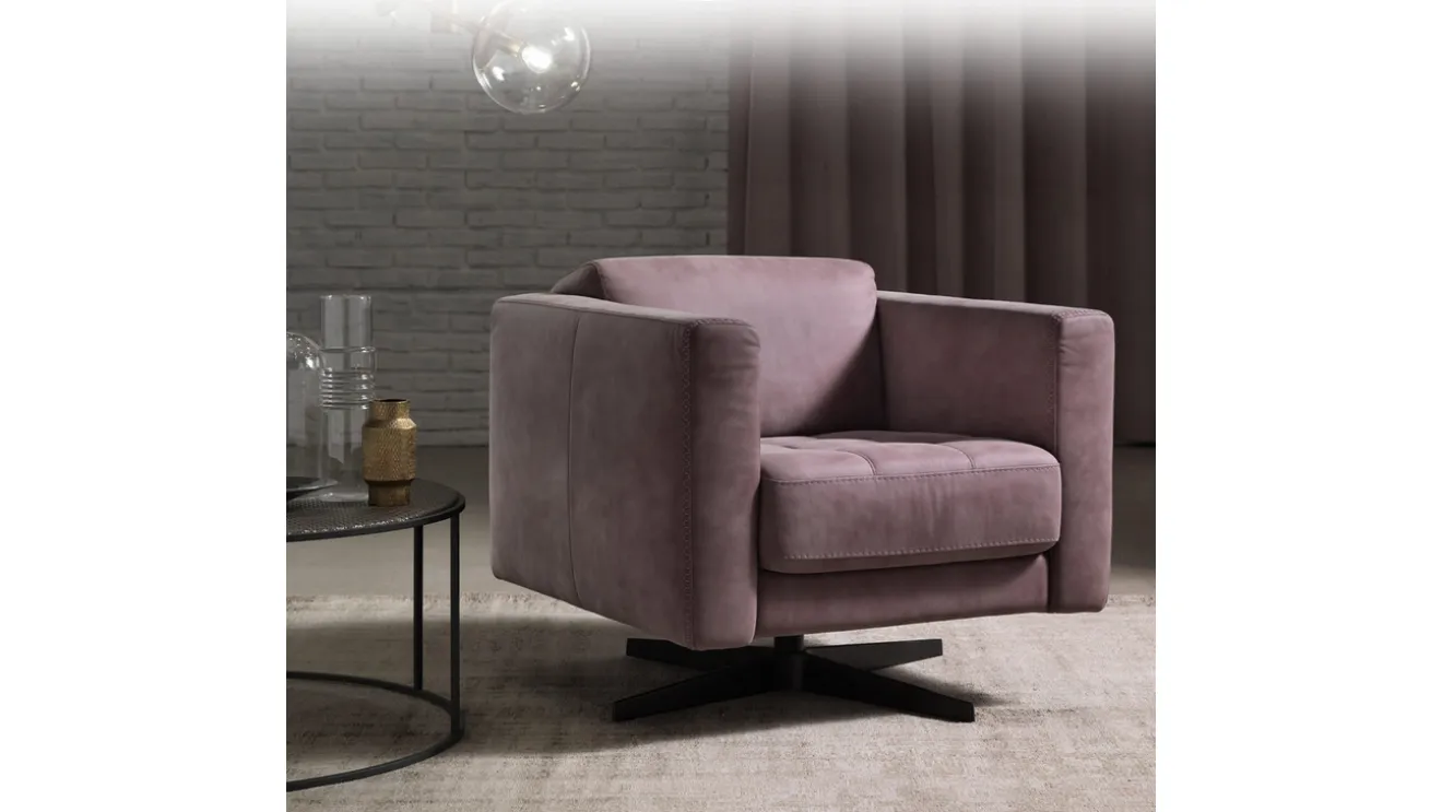 Poltroncina in tessuto imbottito con base in metallo Alfa di Franco Ferri