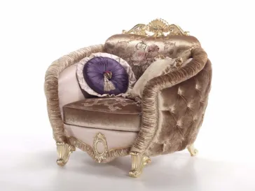 Poltrona in tessuto ricamato con piedini e particolari in legno intarsiato e decorato in foglia oro Isabelle di Mobil Più