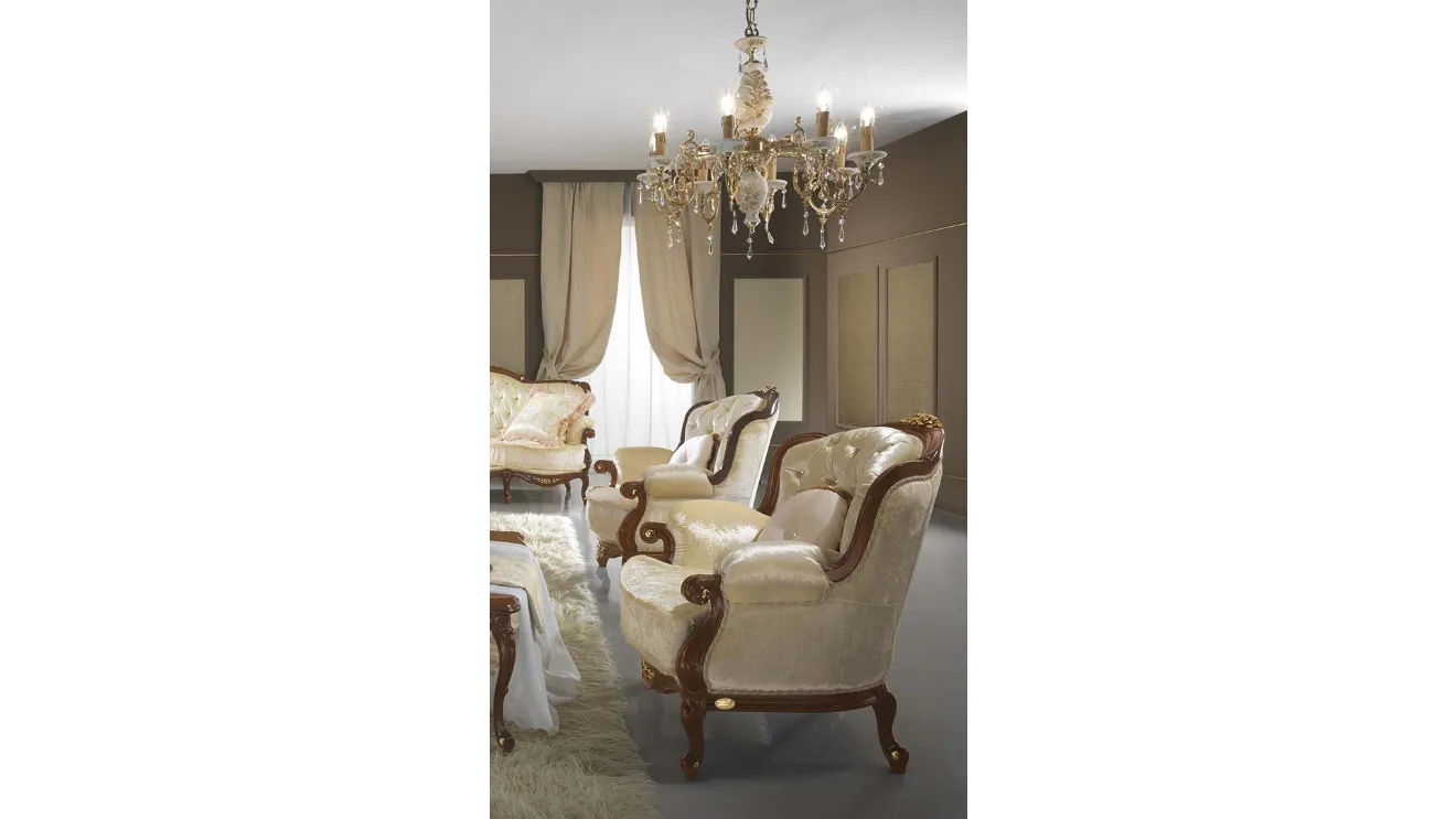 Poltrona classica in tessuto e legno decorato con foglia oro Regina Noce di Mobil Più