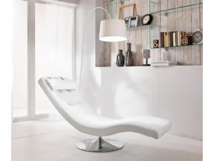 Poltrona chaise longue relax in ecopelle con base cromata girevole Sleeper di Stones