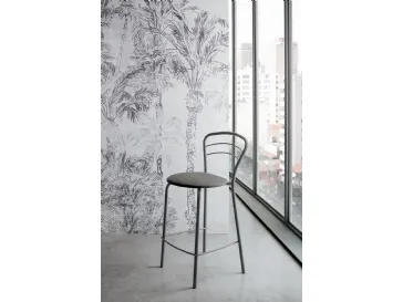 Sgabello Bogota con struttura in metallo verniciato e seduta imbottita e rivestita in morbido tessuto Soft Touch Vintage di Target Point