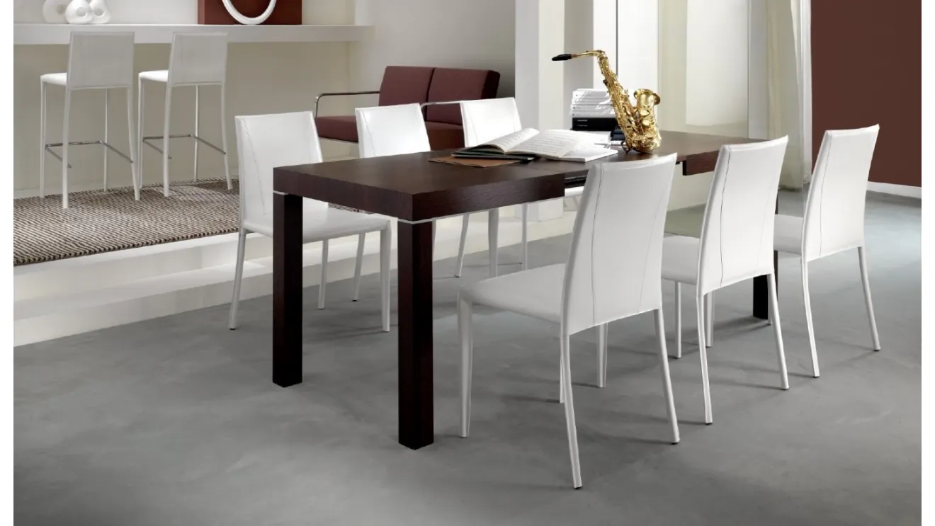 Sedia moderna da pranzo Isabel in metallo e pelle di Eurosedia