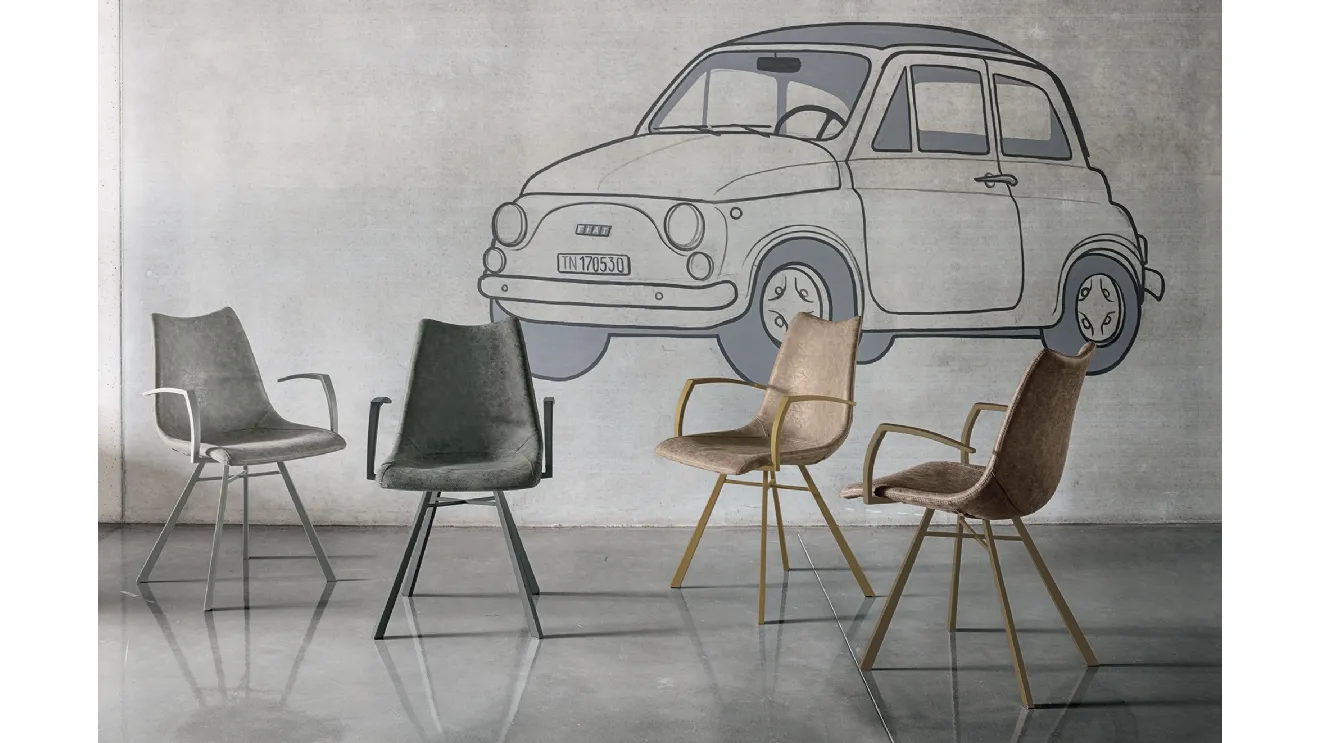 Sedia Maiorca Poltroncina con braccioli rivestita in tessuto soft touch vintage di Target Point