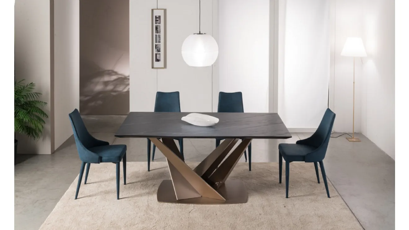 Tavolo Twist rettangolare in laminato con basamento in acciaio verniciato di Gipi Le Sedie