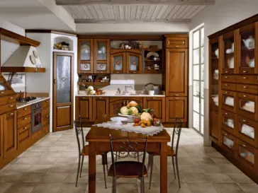 Cucina classica in legno di tiglio a tre pareti Atena 02 di Ciao Cucine