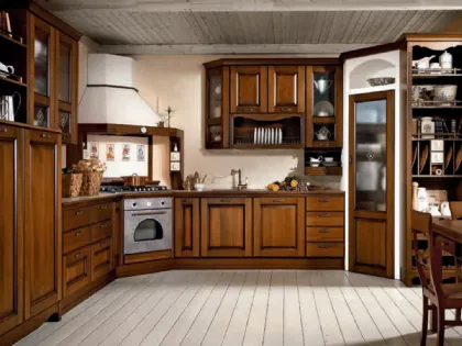 Cucina classica in legno di tiglio con dispensa ad angolo Atena 03 di Ciao Cucine