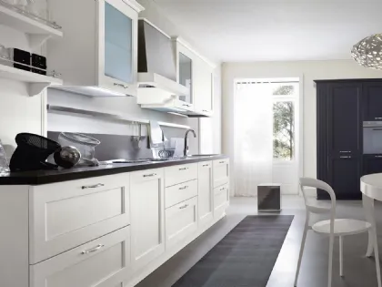 Cucina Classica lineare Elite 04 in frassino laccato bianco di Gicinque