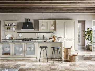 Cucina Classica con isola Elite 01 in legno di frassino laccato tortora di Gicinque