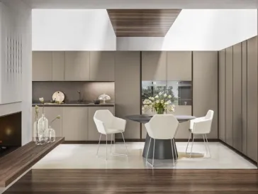 Cucina Moderna lineare Infinity 07 in laccato opaco beige con top in quarzo di Gicinque