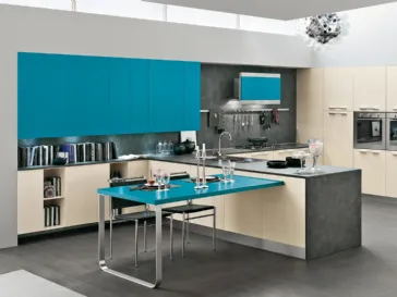 Cucina in laccato opaco a più colori con penisola Kristal 02 di Gicinque